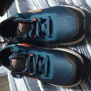 Avia athletic shoes in Blue and Orange size 5